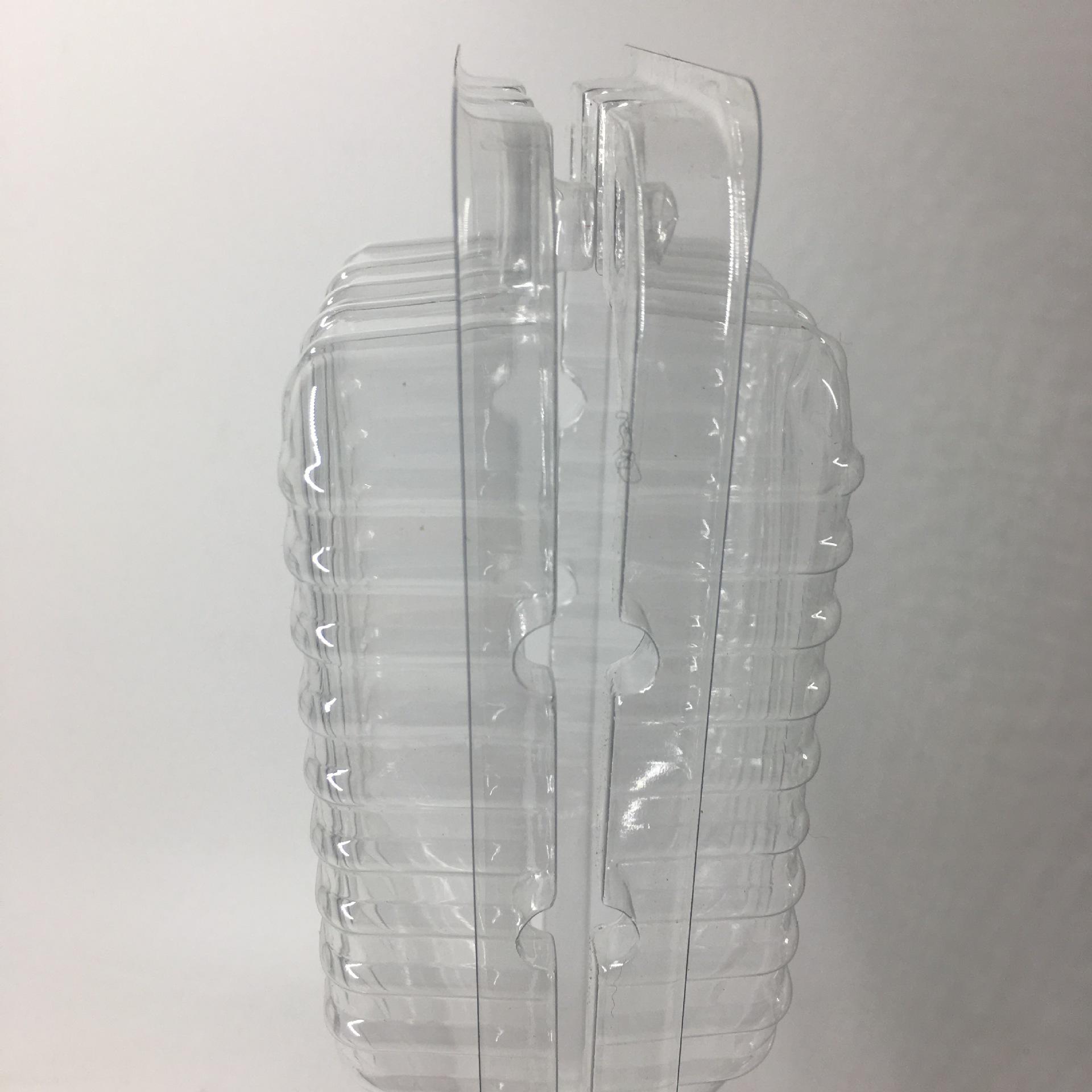hinged clamshell packaging for seedling plants